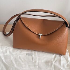 NWT Toteme T-lock top handle bag in Tan